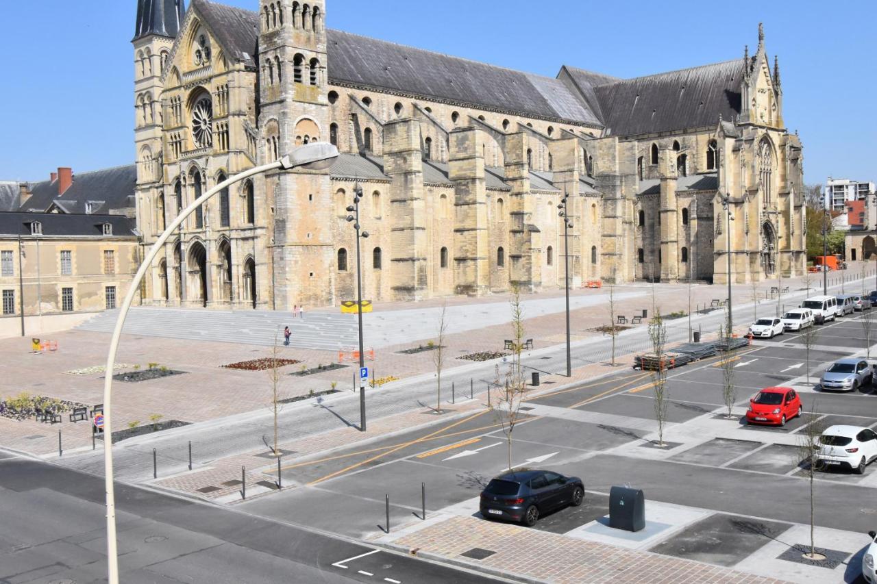 Au Pied De La Basilique Apartment Reims Exterior photo